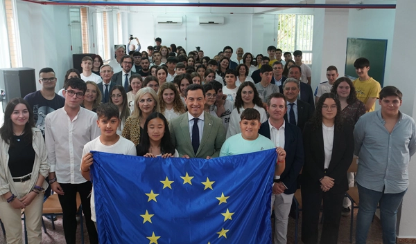 Imagen del artículo Moreno anima a los jóvenes a valorar las libertades que tenemos por vivir en un espacio de progreso y bienestar como la UE