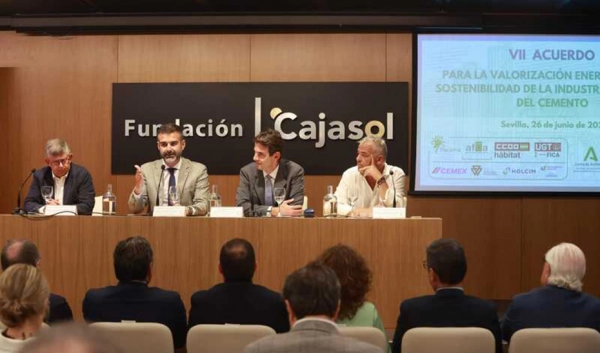 Imagen del artículo Fernández-Pacheco respalda el compromiso del sector cementero por la economía circular