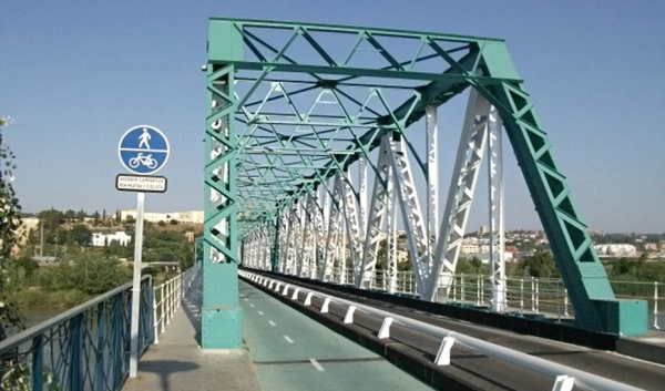 Imagen del artículo Adjudicado el estudio de viabilidad para convertir en reversible el puente de Hierro de San Juan (Sevilla)