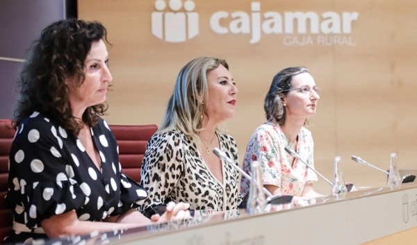 Imagen del artículo Acuerdo para convertir en sedes administrativas los dos edificios de Cajamar en el centro de Almería