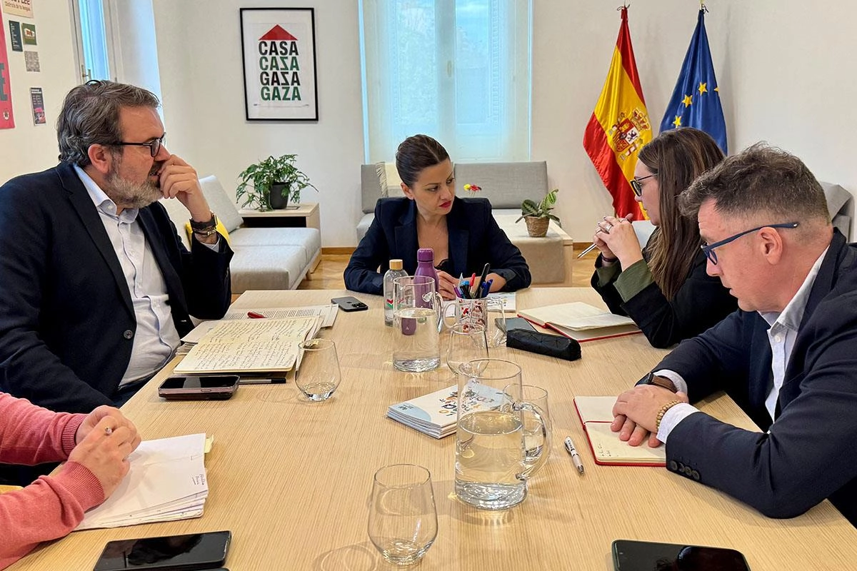 Imagen del artículo Rego aborda la situación de vulneración de los derechos de la infancia en la Cañada Real con la alcaldesa de Rivas