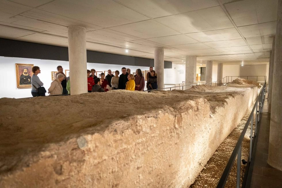 Image 1 of article El IVAM propone un paseo por su muralla medieval de la mano del arqueólogo José Ferrandis