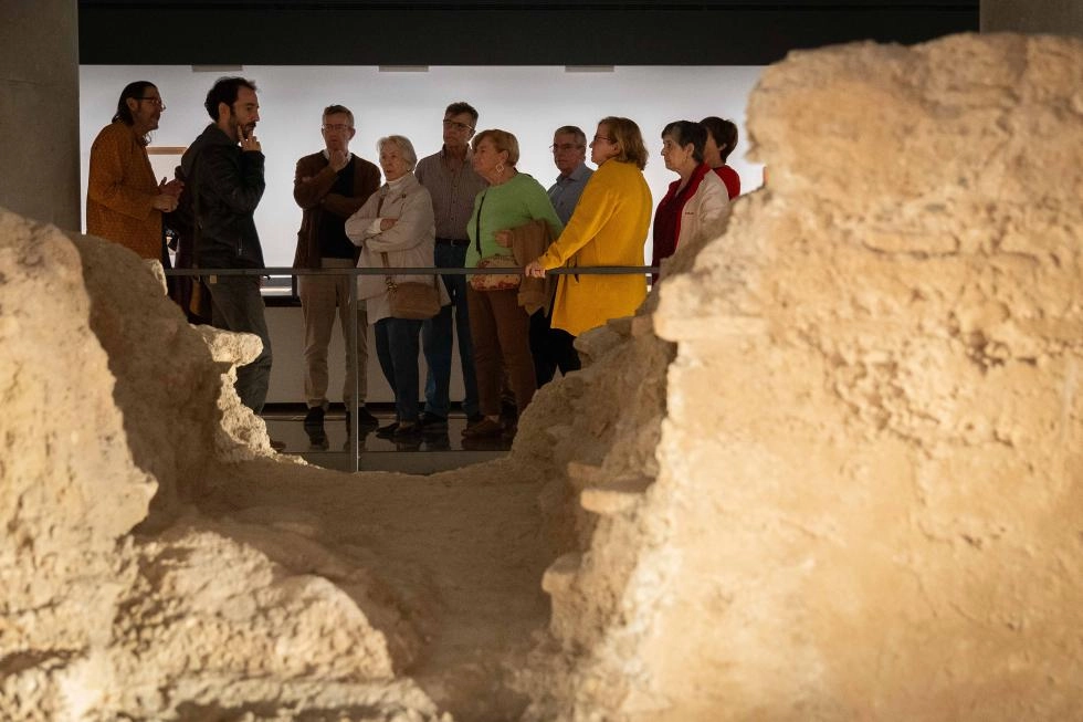 Image 2 of article El IVAM propone un paseo por su muralla medieval de la mano del arqueólogo José Ferrandis