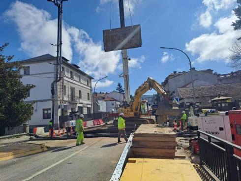 Imagen del artículo Transportes finalizará este fin de semana la reparación del socavón de la N-6 en San Rafael y recuperará la movilidad