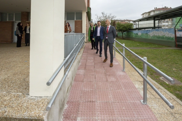 Image 2 of article Educación invierte cerca de 190.000 euros en la mejora de la accesibilidad del CEIP Pedro del Hoyo de Colindres