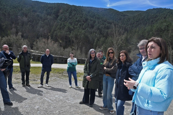 Image 0 of article Ángeles Vázquez presencia o eclipse parcial de sol desde a Cidade da Cultura, en Santiago de Compostela
