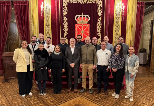 Imagen del artículo El vicepresidente Taberna recibe a una delegación del IESDE School of Management de México en el marco de su visita académica a Navarra 

El desarrollo económico de Navarra, el compromiso social y las políticas de sostenibilidad centran el encuentro con la comitiva mexicana   	 		 		31/03/2025 		    		 			 			 				 						 							camera_alt