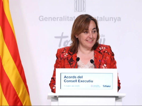 Imagen del artículo Carreteres més segures gràcies al programa 2+1, que habilita un tercer carril central per facilitar els avançaments i evitar xocs frontals