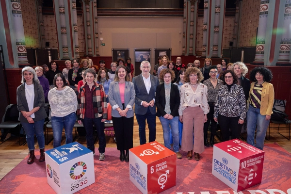 Imagen del artículo ¿Por qué las mujeres no permanecen en política? 

El vicepresidente Taberna y la directora gerente del INAI destacan el hito navarro de haber sumado casi 14 años con tres mujeres Presidentas de distinto signo político, pero creen que queda camino por recorrer para la igualdad sustantiva   	 		 		03/04/2025 		    		 			 			 				 						 							camera_alt