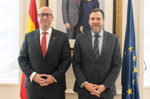 Imagen del artículo Óscar Puente firma un Memorando con Eslovaquia para colaborar en el desarrollo de las infraestructuras y el transporte