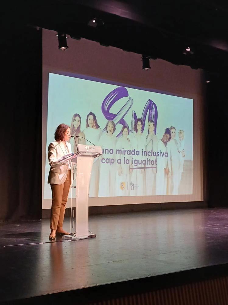 Imagen del artículo Más de una treintena de profesionales de los ámbitos social y de la salud participan en Eivissa en la jornada del IBDONA «Por una mirada inclusiva hacia la igualdad»