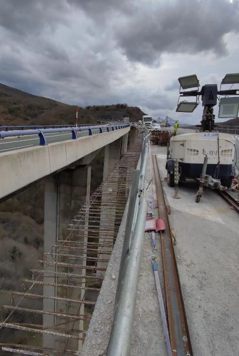 Image 2 of article Transportes abre mañana al tráfico la calzada sentido Santander del viaducto de Hía de la A-67 tras su reparación