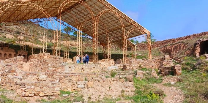 Image 1 of article La directora general de Patrimonio Cultural conoce el proyecto de restauración del Conjunto Fortificado Islámico de Calatayud