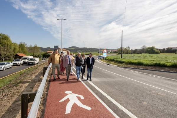 Imagen del artículo Media inaugura la mejora de la carretera Langre-Galizano que con 2,7 kilómetros ha supuesto una inversión de más de 3 millones de euros