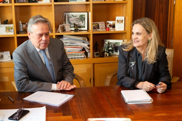 Image 5 of article A Xunta asina en Luxemburgo un préstamo co Banco Europeo de Investimentos para financiar as obras do novo CHUAC
