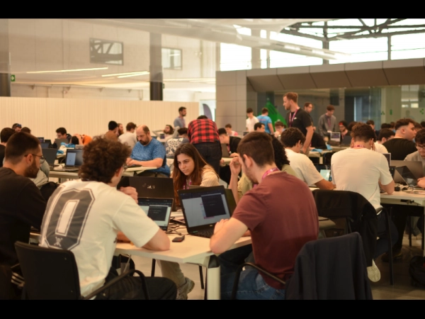 Imagen del artículo L'equip Gatocosmico de l'institut Vallbona de Granollers es proclama guanyador de la primera edició de la Ciberhack
