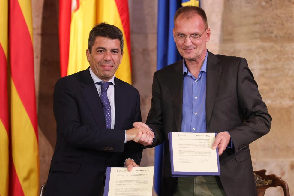 Image 1 of article Mazón: Con la entrega de la Autorización Ambiental Integrada damos el paso definitivo para la puesta en marcha de la gigafactoría de PowerCo en Sagunto