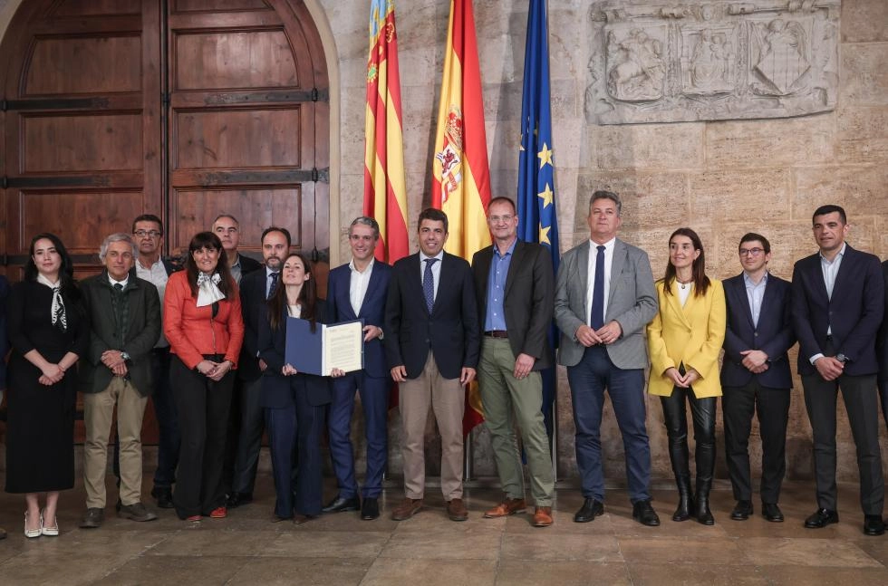 Image 3 of article Mazón: Con la entrega de la Autorización Ambiental Integrada damos el paso definitivo para la puesta en marcha de la gigafactoría de PowerCo en Sagunto