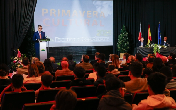 Imagen del artículo Martínez Abad destaca que la 'Primavera Cultural' del IES Montesclaros ofrece la oportunidad de acercarse a temas de actualidad a través de ponentes de reconocido prestigio