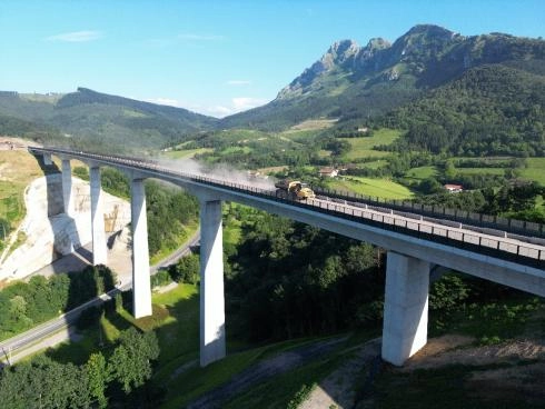 Image 2 of article El Gobierno autoriza licitar por 78,6 millones de euros el tendido de la catenaria en la 'Y' Vasca, un paso clave para su electrificación