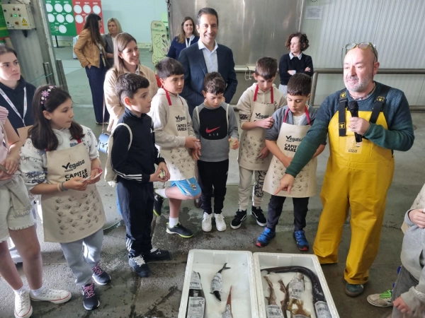 Image 3 of article Arranca 'Capitán Mareas', o programa educativo de Vegalsa-Eroski respaldado por Mar para promover o consumo dos produtos marítimo-pesqueiros entre o público infantil