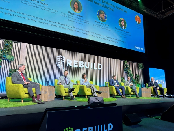 Imagen del artículo La vicepresidenta Alfaro, en Rebuild: Mientras la media estatal de viviendas con alquiler público es de 1 de cada 6, en Navarra es de 1 de cada 3 

Así lo ha señalado la responsable de Vivienda, Juventud y Políticas Migratorias en la cumbre de referencia sobre industrialización, digitalización y sostenibilidad que se celebra en Madrid   	 		 		24/04/2025 		    		 			 			 				 						 							camera_alt