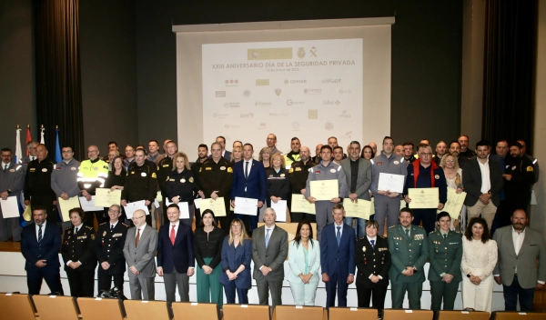 Image 2 of article El Gobierno de Cantabria destaca la labor de las empresas y los trabajadores de la seguridad privada
