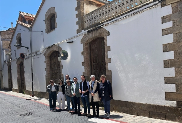 Imagen del artículo Cohesión Territorial impulsa la rehabilitación del antiguo matadero de Sangüesa como sede del Centro de Innovación Territorial para luchar contra la despoblación con talento e innovación 

Responsables del Gobierno foral y del Ayuntamiento han mantenido hoy un encuentro para avanzar en la cesión del inmueble, que será acondicionado para adaptarlo a las necesidades del CIT   	 		 		16/05/2025 		    		 			 			 				 						 							camera_alt