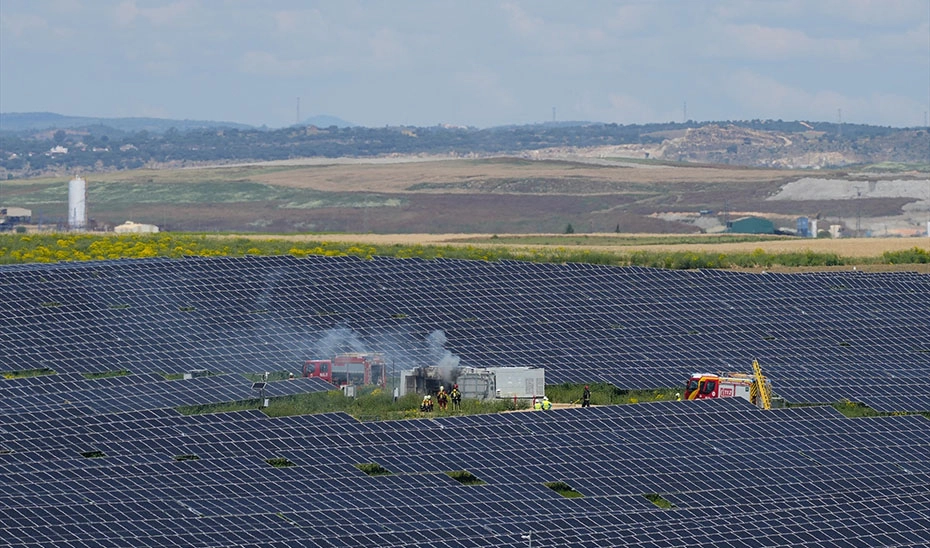 Imagen del artículo Al menos un herido tras un incendio en una planta fotovoltaica en Salteras