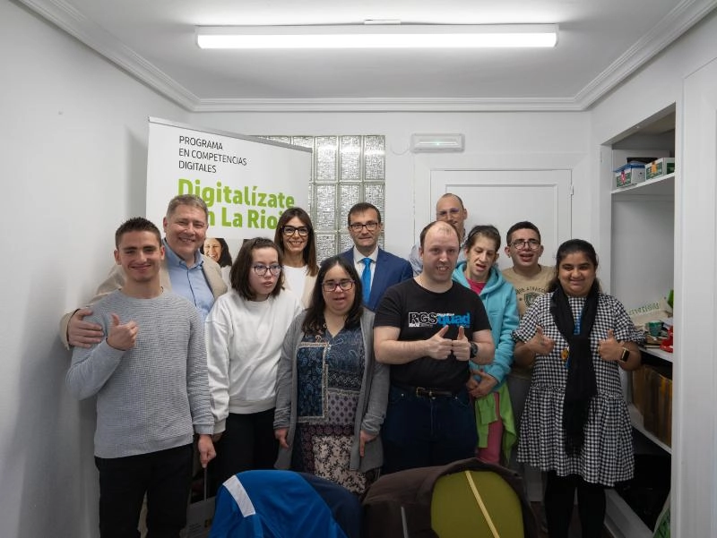 Imagen del artículo 'Digitalízate con La Rioja' alcanza su ecuador con 2.747 riojanos formados en el uso seguro de las tecnologías a través de 324 actividades desarrolladas en 60 municipios