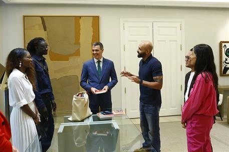 Imagen del artículo El presidente del Gobierno celebra con un grupo de creadores el Día de la Diversidad Cultural