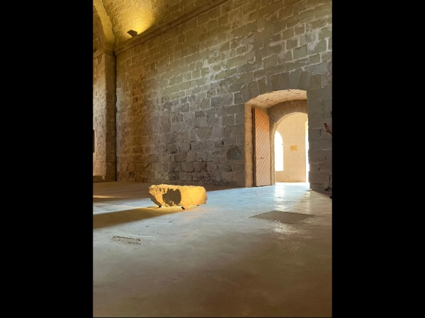 Imagen del artículo El duet d'artistes Cabonsanroque inaugura 'Una pedra fa castell' al castell de Miravet