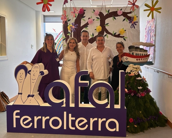 Image 1 of article Martina Aneiros celebra a festa dos Maios cos usuarios da Asociación AFAL Ferrolterra