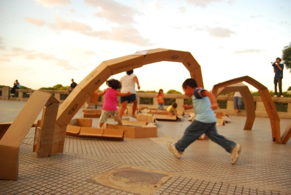 Image 1 of article A Xunta anima as familias a construír estruturas efémeras no Gaiás con materiais de refugallo