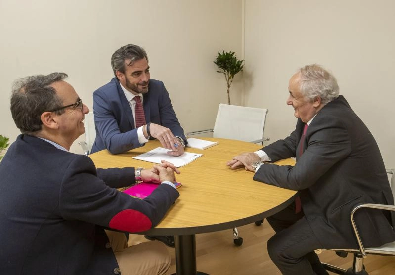 Imagen del artículo La Xunta aborda la colaboración con la Real Academia Galega de Xurisprudencia e Lexislación