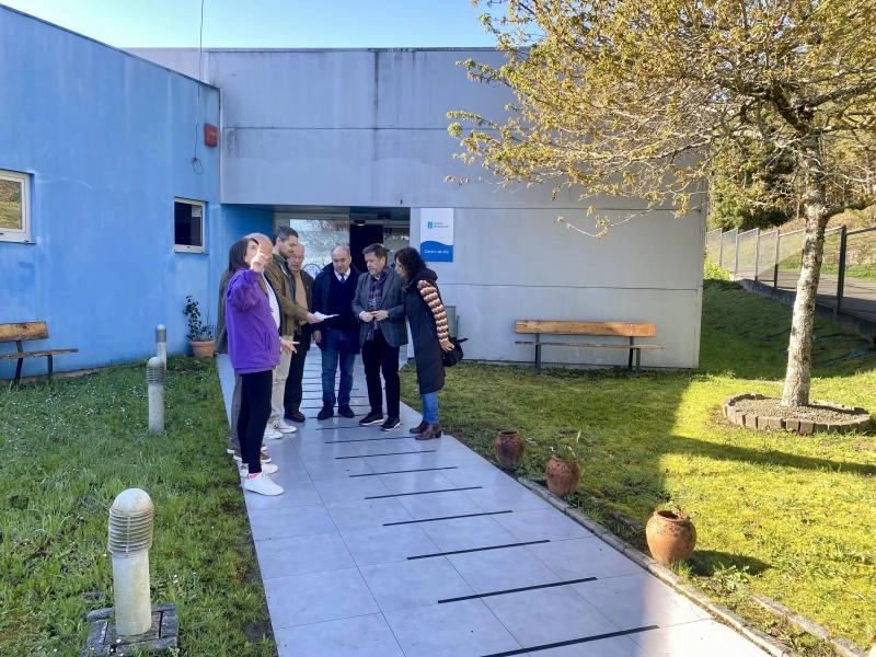 Imagen del artículo La Xunta financiará la instalación de una marquesina y obras de mejora en el centro de día público de Rois