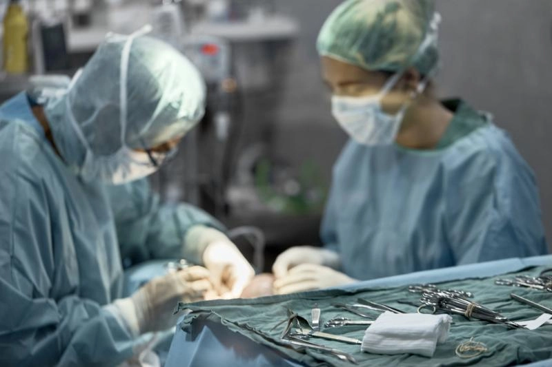 Imagen del artículo La Xunta invierte más de 4,5 M€ en 443 estaciones de quirófano para continuar con la actualización de los bloques quirúrgicos del Sergas