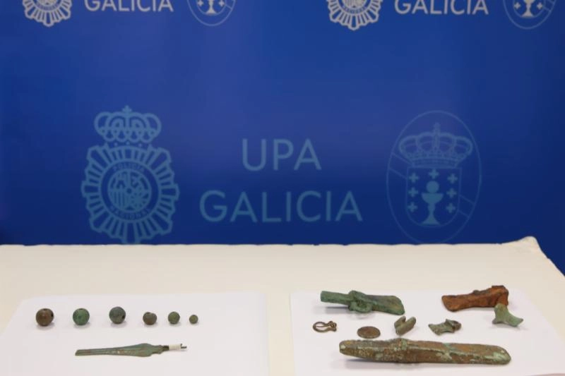 Imagen del artículo La Policía Autonómica recupera 15 piezas metálicas de elevado valor arqueológico en el marco de la Operación Bronce