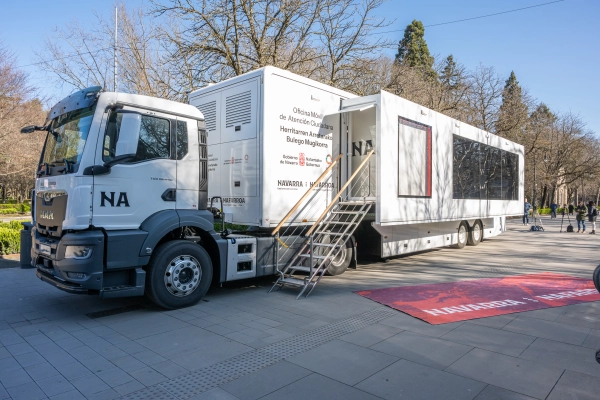 Imagen del artículo El Gobierno de Navarra despliega en Olazagutía su Oficina Móvil de Atención Ciudadana para acercar la administración al medio rural La unidad permanecerá en el aparcamiento del Polideportivo Erburua del 8 al 11 de julio, en horario de 9:00 a 14:15 horas 05/07/2025 camera_alt