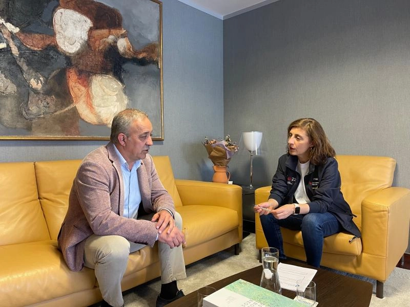 Imagen del artículo Ángeles Vázquez y el alcalde de Os Blancos se reúnen para abordar asuntos en materia urbanística