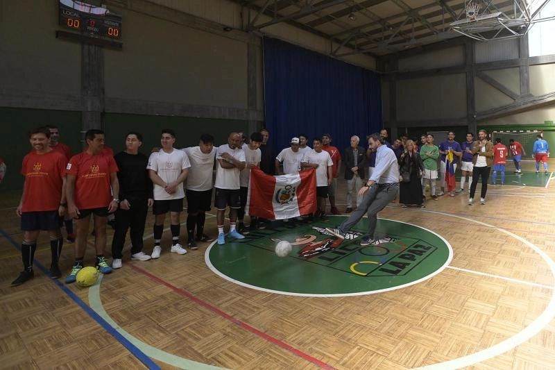 Imagen del artículo Diego Calvo realiza el saque de honor del II Mundialito. Todos somos Coruña