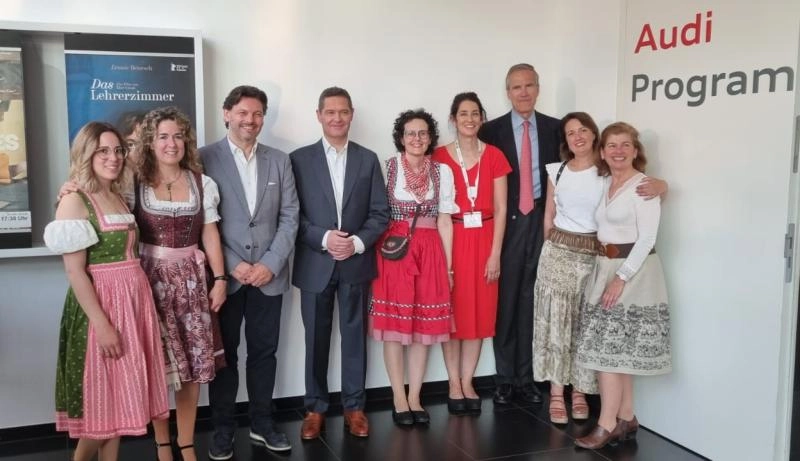 Imagen del artículo Miranda y el cónsul de España en Múnich visitan el Audi Museum Mobile de Ingolstadt acompañando al centro español de Ingolstadt