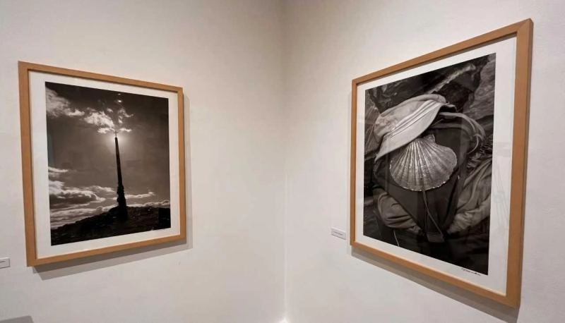 Imagen del artículo Inaugurada la exposición de fotografía Kumano e Santiago. Camiños de peregrinación en la Casa de Galicia en Madrid