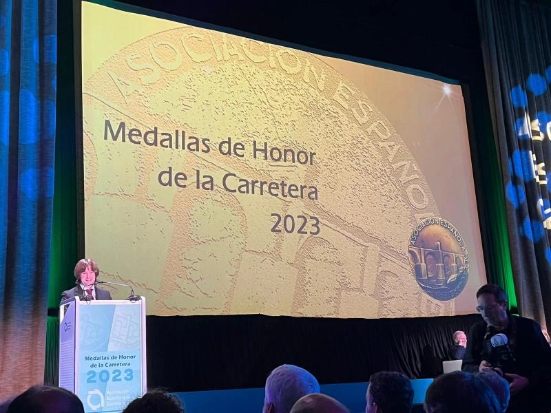 Imagen del artículo El director de la Axencia Galega de Infraestruturas, Francisco Menéndez, recibe la Medalla de Ouro da Estrada ao Mérito Persoal 2023