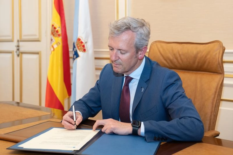 Imagen del artículo El presidente de la Xunta, Alfonso Rueda, firma el decreto de la estructura del nuevo Gobierno gallego
