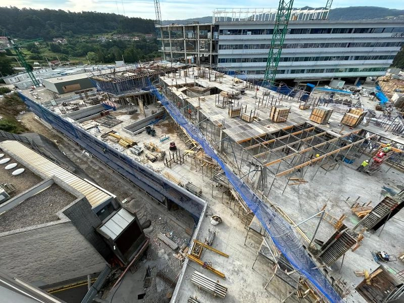 Imagen del artículo El Hospital Público Novo Montecelo de Pontevedra se erige como ejemplo de eficiencia y referente nacional e internacional en construcción sostenible
