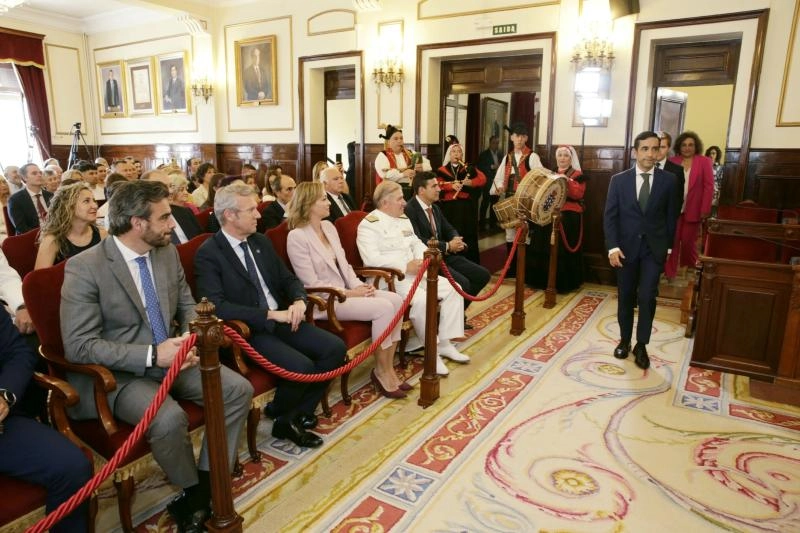 Imagen del artículo Alfonso Rueda asiste a la toma de posesión de José Manuel Rey como alcalde de Ferrol