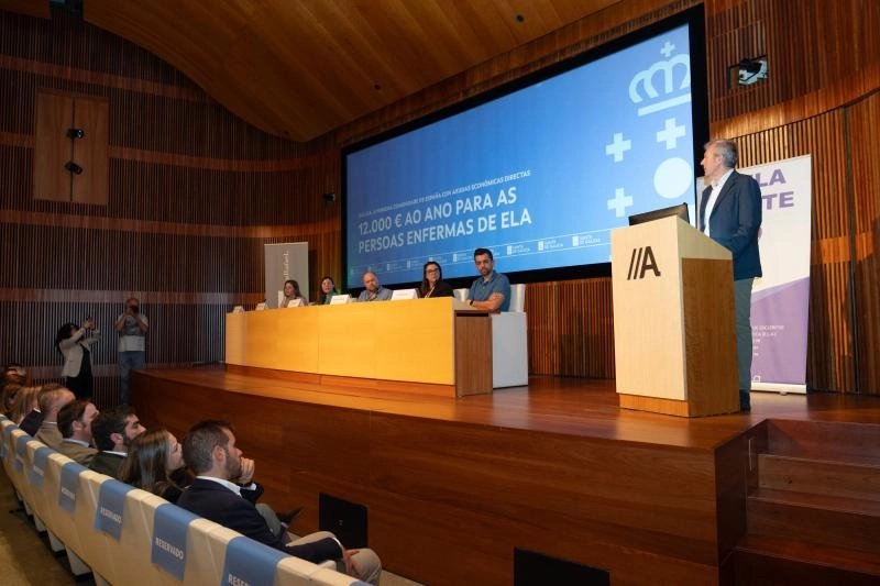 Imagen del artículo El presidente de la Xunta pone en valor las ayudas de 12.000 € anuales impulsadas por el Gobierno gallego para apoyar a enfermos con ELA