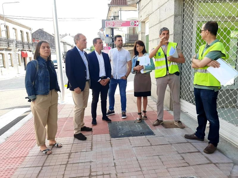 Imagen del artículo La Xunta firma el acta de recepción de la obra de renovación de las aceras del tramo urbano de la PO-226 en Moraña, que supuso una inversión de 387.000 euros