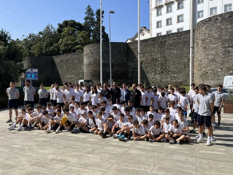 Imagen del artículo La Delegación Territorial de la Xunta reciba a los más de 120 participantes del campus de baloncesto Alex Llorca en Lugo